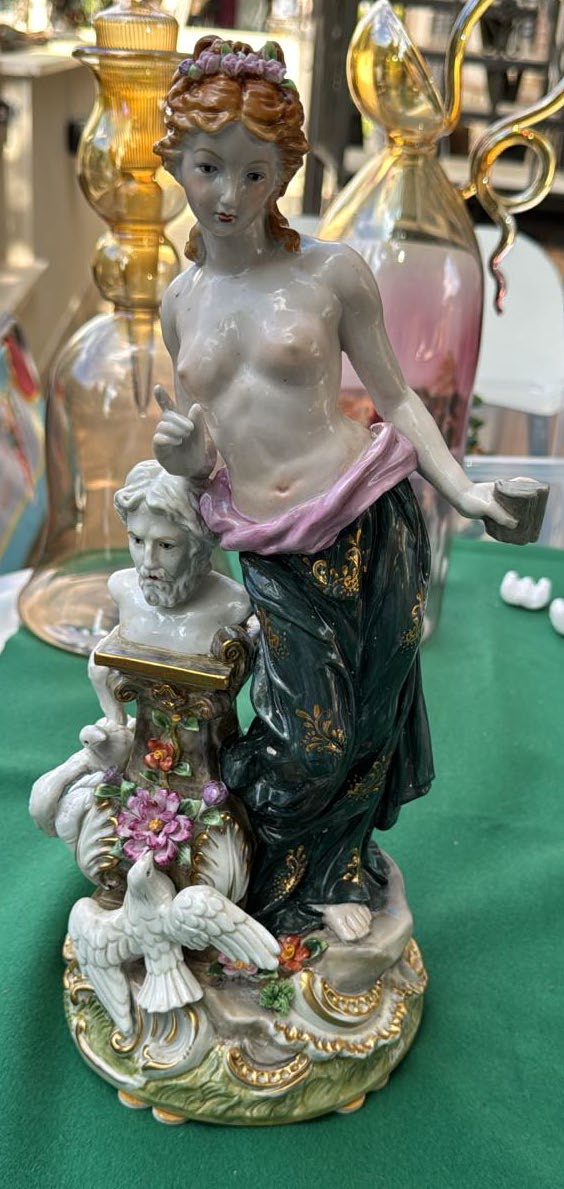 statuetta-in-porcellana-artistica-dipinta-a-mano-stile-capodimonte